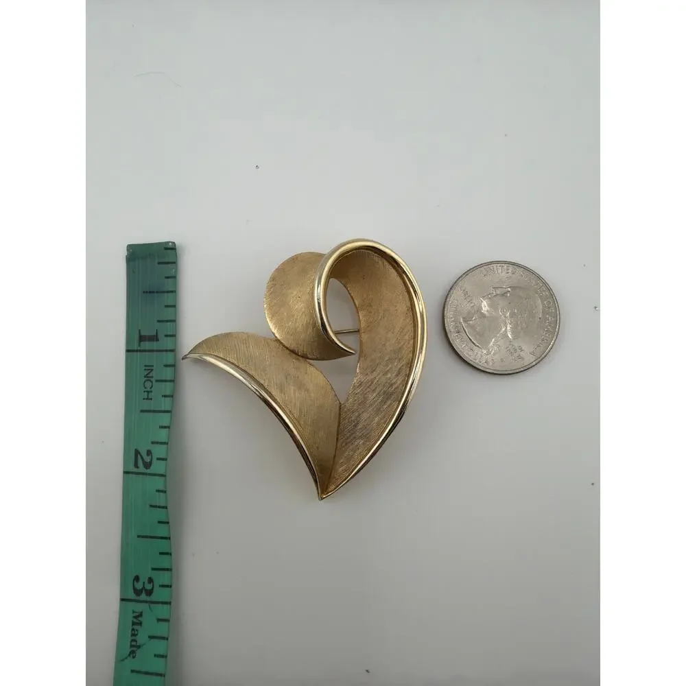 Vintage Crown Trifari Brushed Gold Tone Brooch